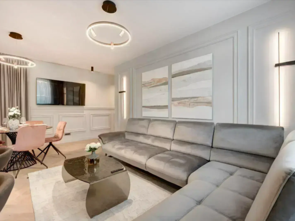 Studio LUX Erou Iancu Nicolae Complex Securizat Piscina Mutare Rapida