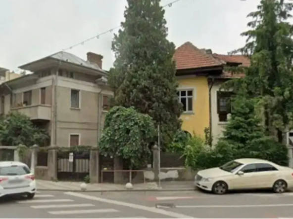 Vila Cotroceni | Curte | Central | Metrou Eroilor